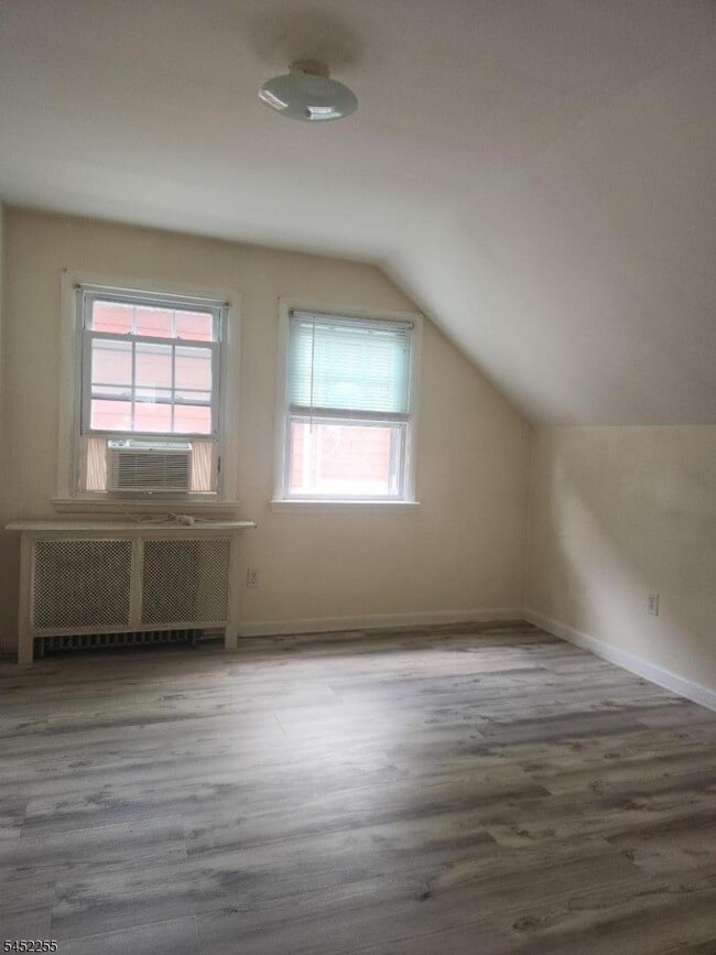 Photo - 525 Maple Ave