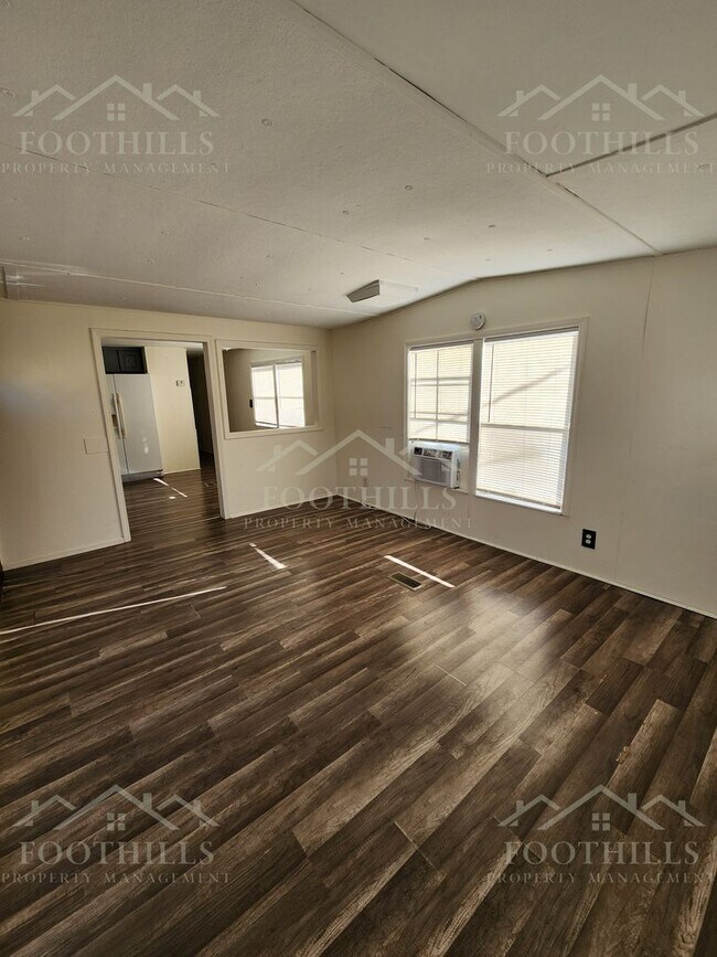 Photo - 105 McFarlin Way