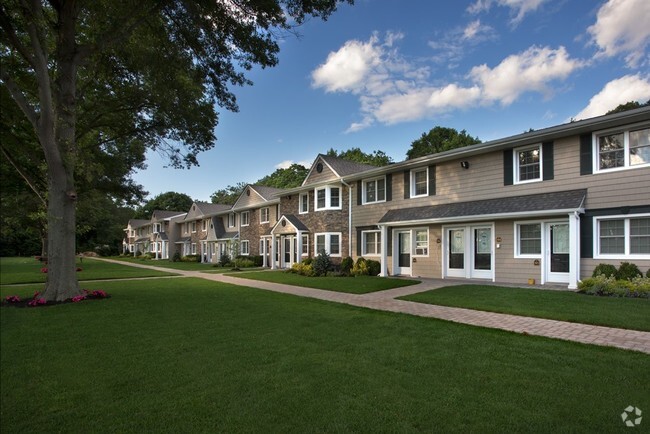 Building Photo - Fairfield Courtyard At Middle Island Rental