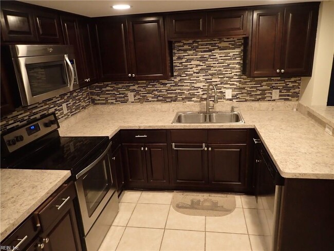 Photo - 834 N Buckingham Ct