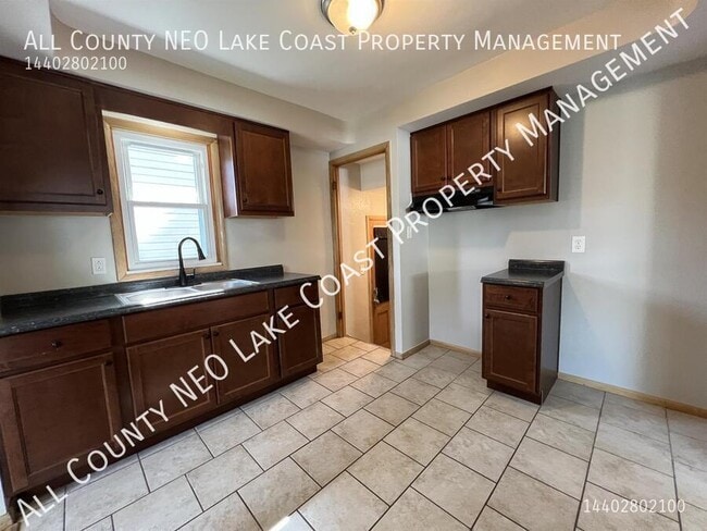 Photo - 8017 Fernhill Ave