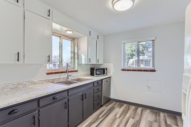 Photo - 3264 Niagara St