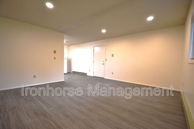 Photo - 811 W Villard St Unidad #56