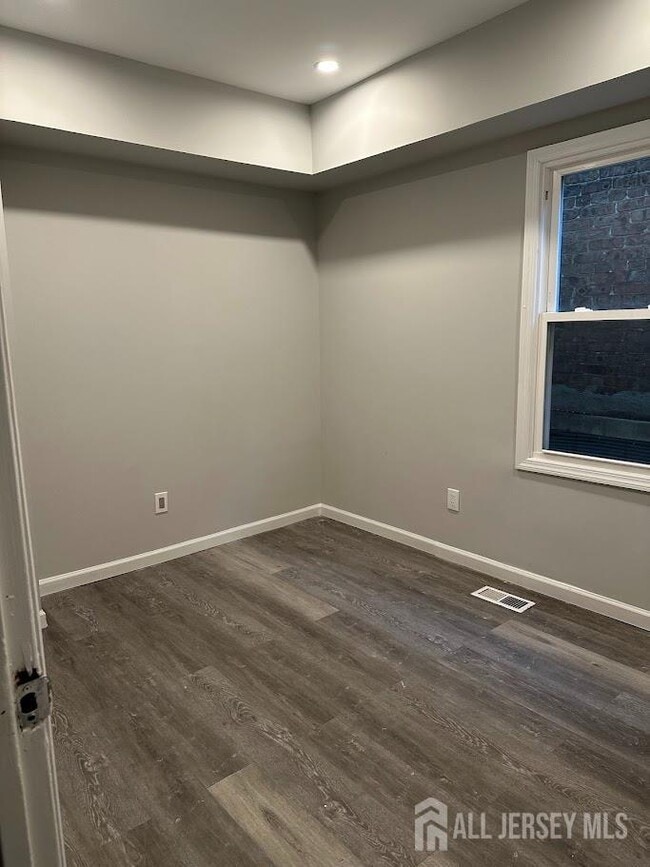 Photo - 690 State St