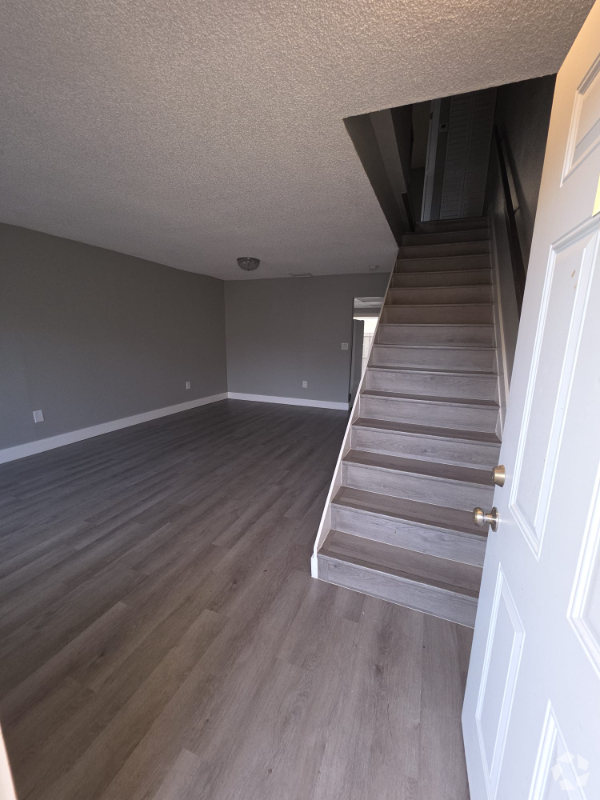 Building Photo - 470 NE 18th Ave Rental