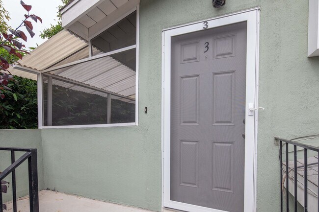 329 Orizaba Ave Unit 3