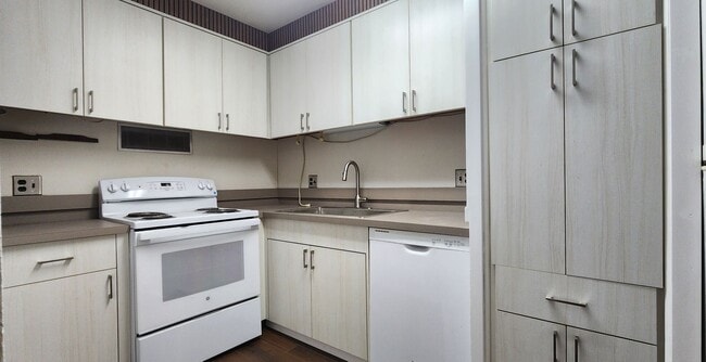 Photo - 1350 Ala Moana Blvd