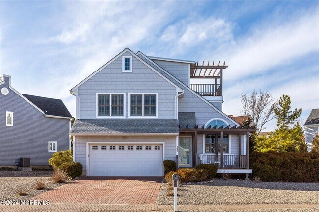 108 Glimmer Glass Cir