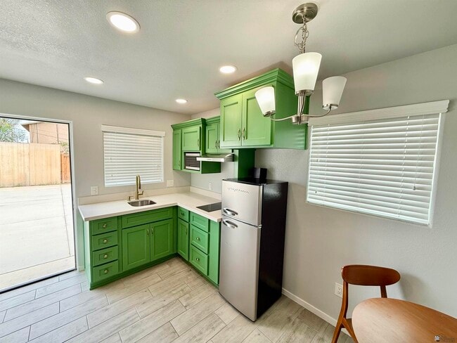 Photo - 640 S 1st Ave