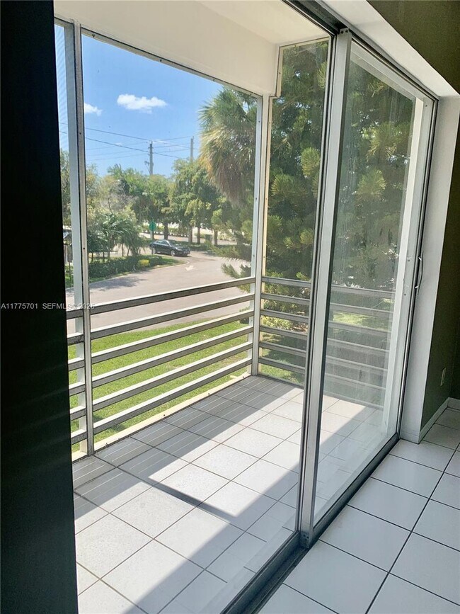 Photo - 20201 NE 29th Ct Unidad D214