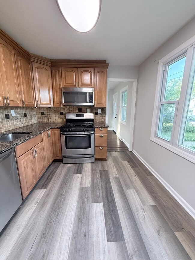 Photo - 40 Eisenhower Dr