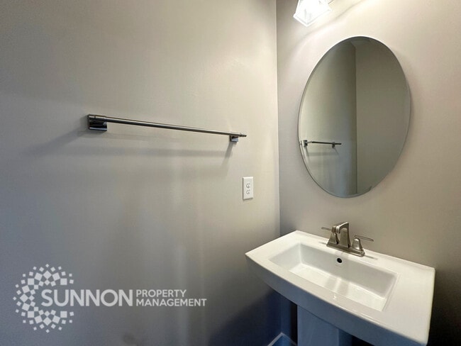 Photo - 3BR Townhome with Rooftop Deck in LoSo