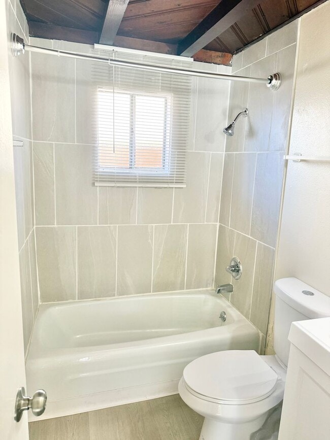 Photo - 310 Charleston St SE