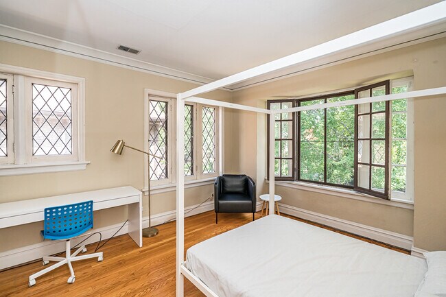 Photo - 7300 Lindell Blvd