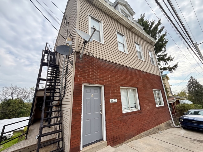 Building Photo - 1603 Arlington Ave Unit 4