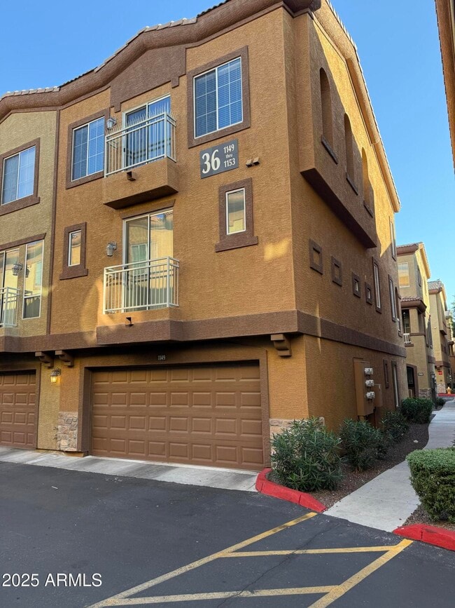 Building Photo - 1920 E Bell Rd