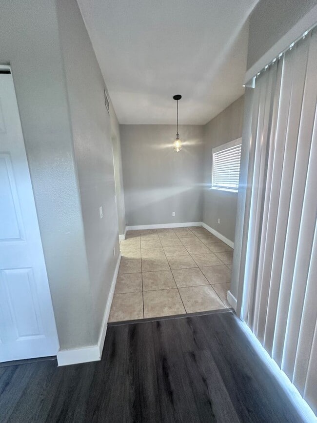 Photo - GREAT CONDO NEAR FREEWAY ACCESS! Unidad 250