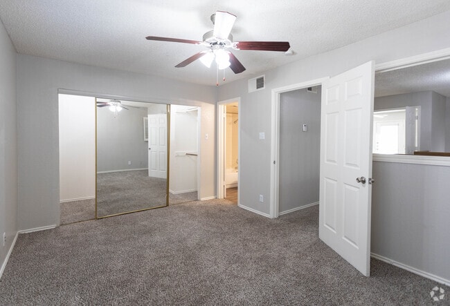 2BR 2.5BA - 1,305