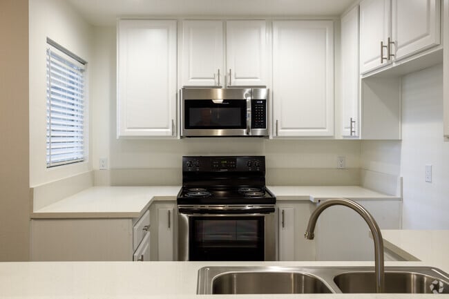 1BR, 1BA -750SF - Rose Pointe Apartments