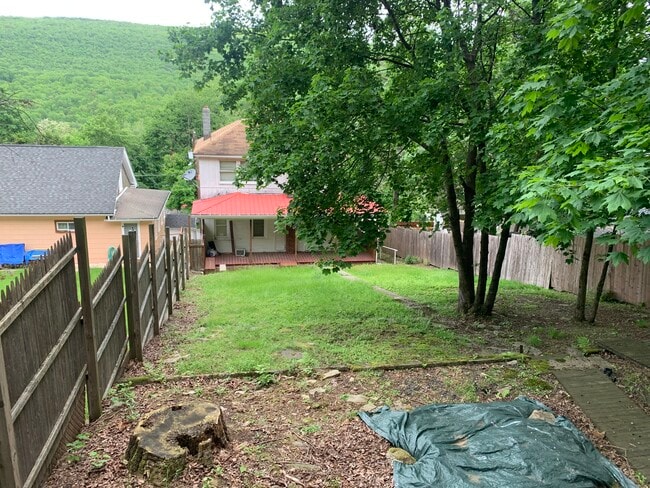 Photo - 421 E Railroad St