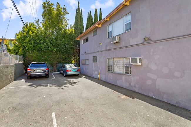 Aparcamiento - 1173 W 29th St