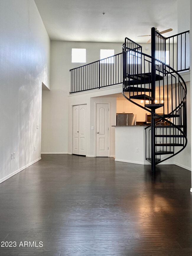 Photo - 1701 E Colter St Unidad 415