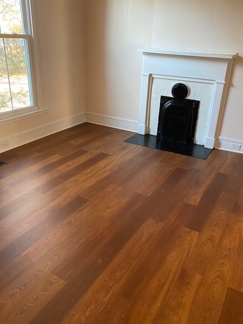 3 spacious bedrooms with hardwood floors. - 527 Cambridge Ave E