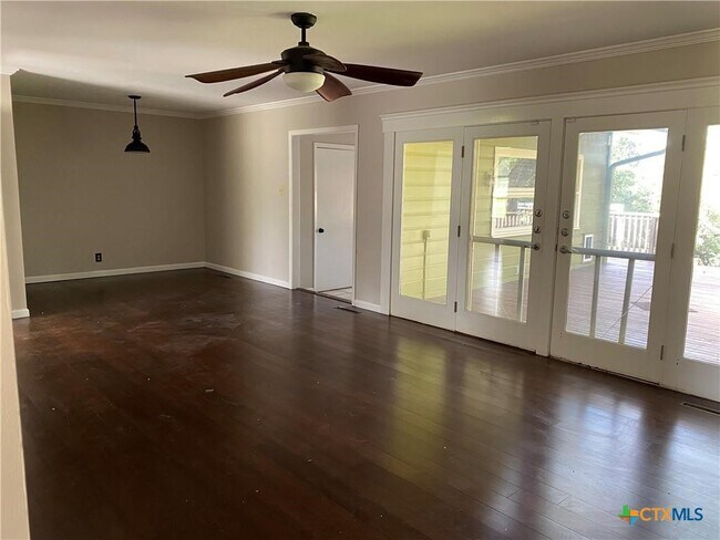 Photo - 920 Encino Dr