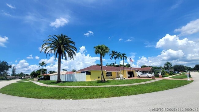 Building Photo - 1283 Larch Way