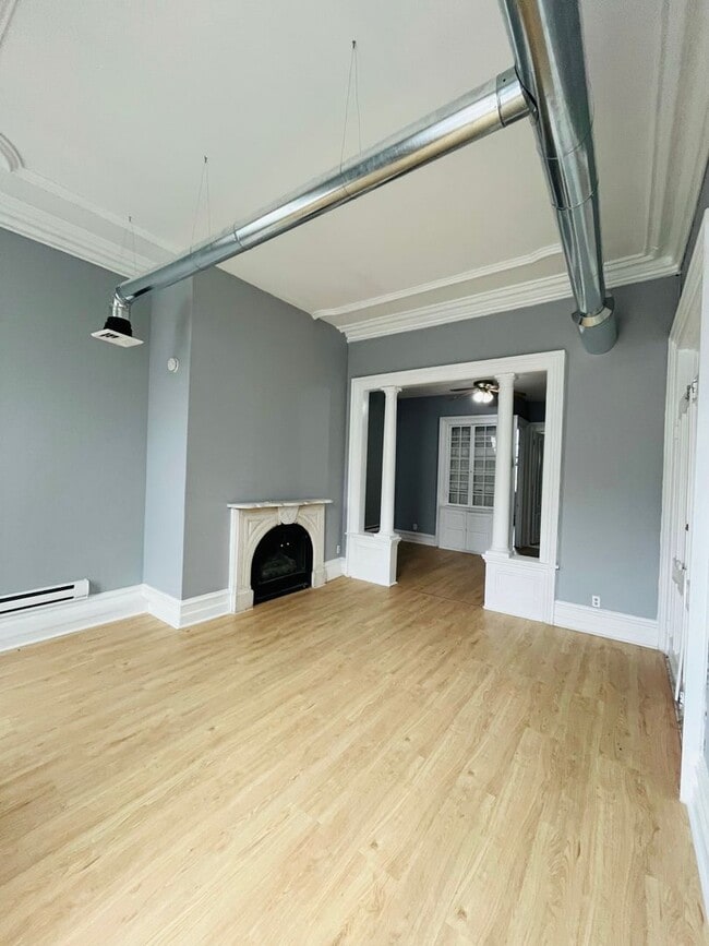 Building Photo - 2 Bed - 1 Bath Beautiful Apartment in Center Square, Albany. Unit Apt #1