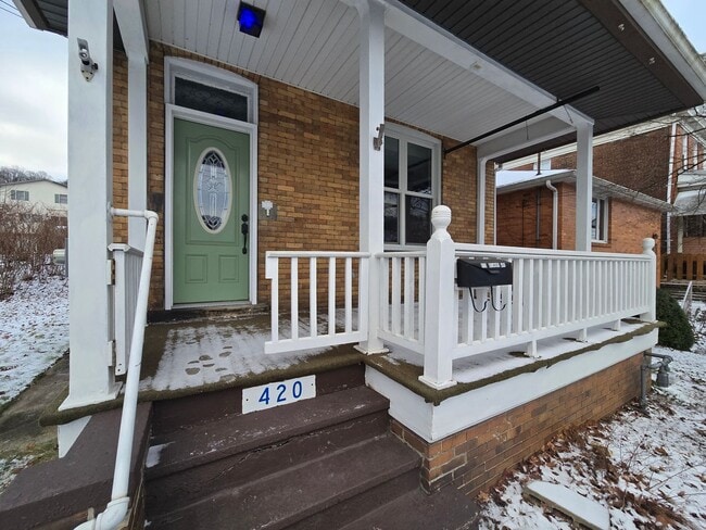 Building Photo - Beautiful Home Available NOW! - Penn Trafford SD