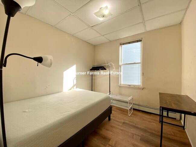 Photo - 1572 Tremont St