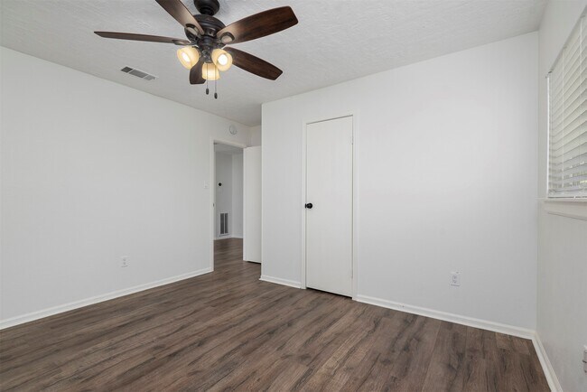 Building Photo - 30 Berryfrost Ln