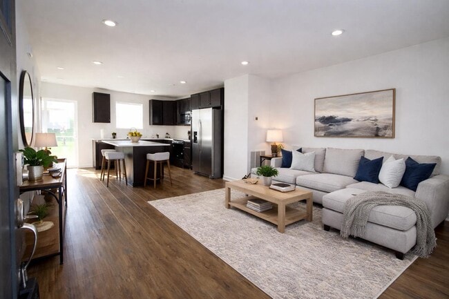 Photo - 117 WYTHE Way