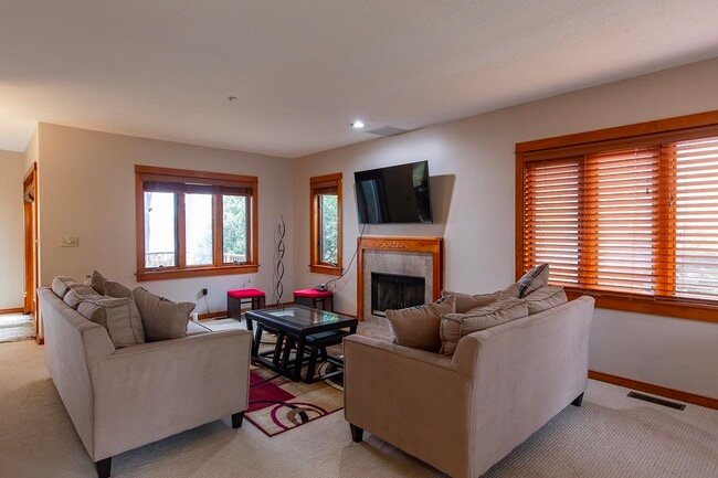 Photo - 33 Clearwater Dr
