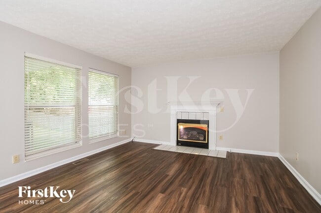 Photo - 1088 Heritage Trce