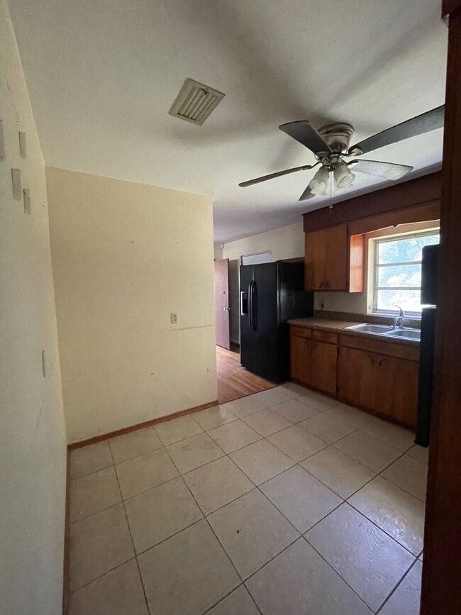 Photo - 2 Bed 1 Bath Home | Carport | Pet Friendly with Fenced Yard | Washer Dryer Hook Ups | Section 8 W...