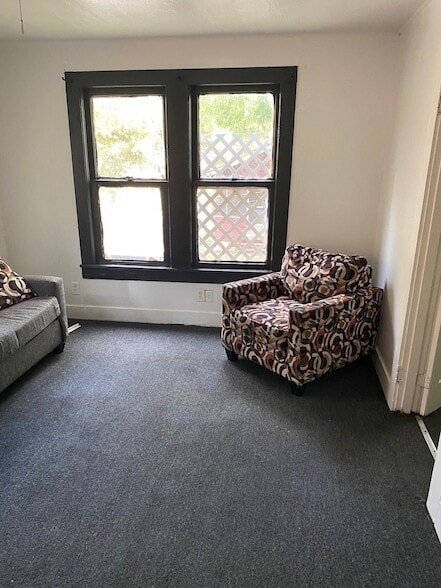 Photo - 256 E 75th St