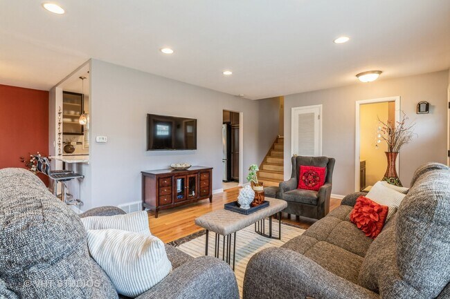 331 E Lake Ave