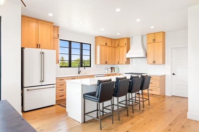 Photo - 557 St Andrews Dr