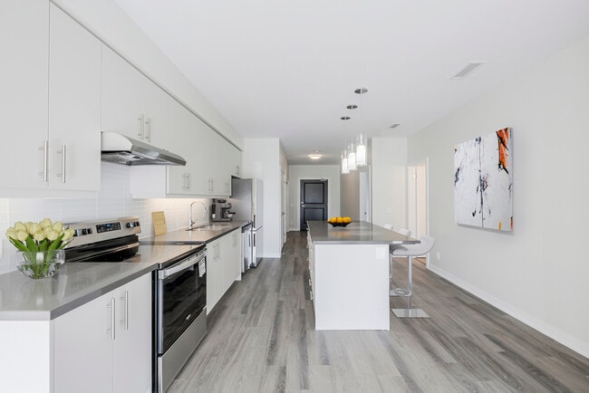 Building Photo - 190 – 200 Exbury Apartments