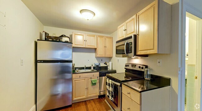 Building Photo - 1067 Beacon St Unit 3 Rental