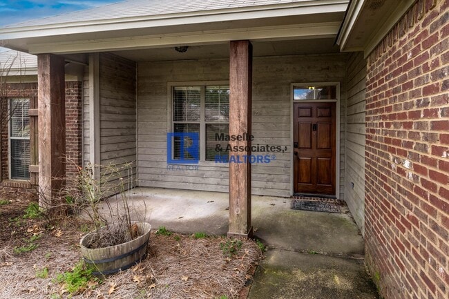 Photo - 4 Bed 2 Bath on the water in Ashbrooke