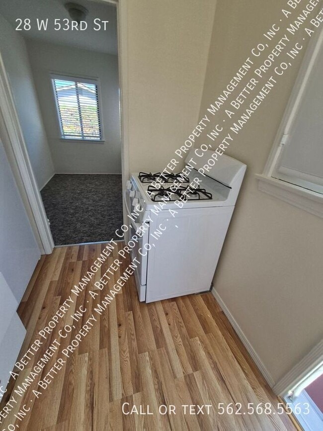 Photo - 28 W 53rd St