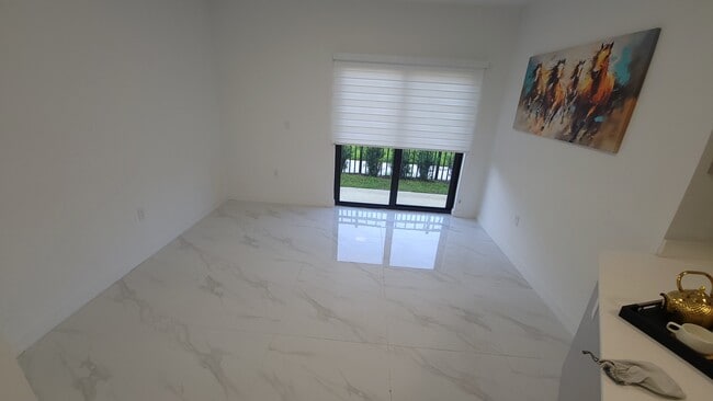 Photo - 502 E 24th St Unit B02