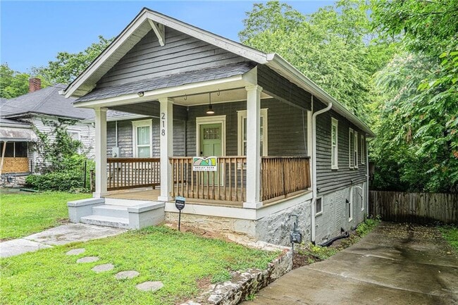 Photo - 218 Laurel Ave SW