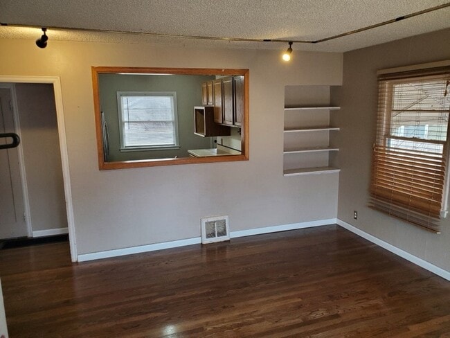 Photo - 3004 2nd Ave S