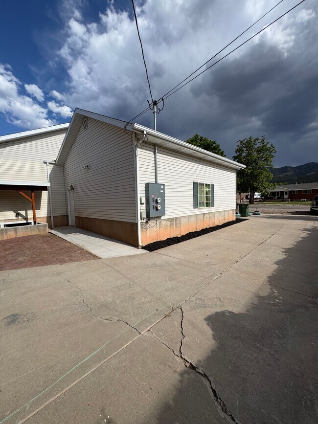 Photo - 240 W Center St