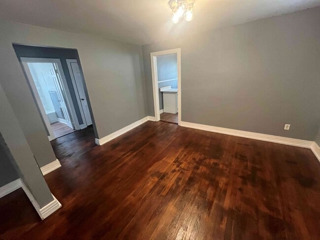 Photo - 817 Moulton St E Unit A