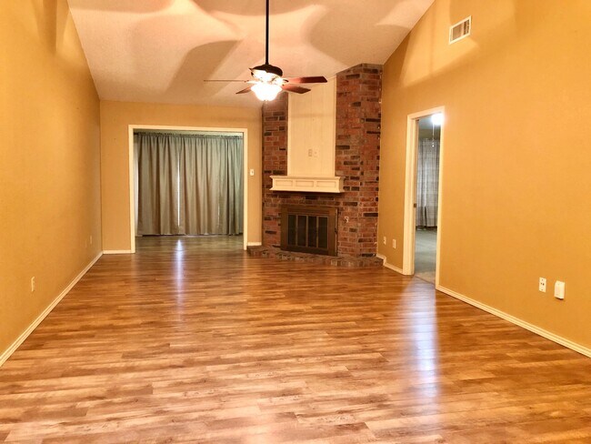 Photo - 5113 56th St